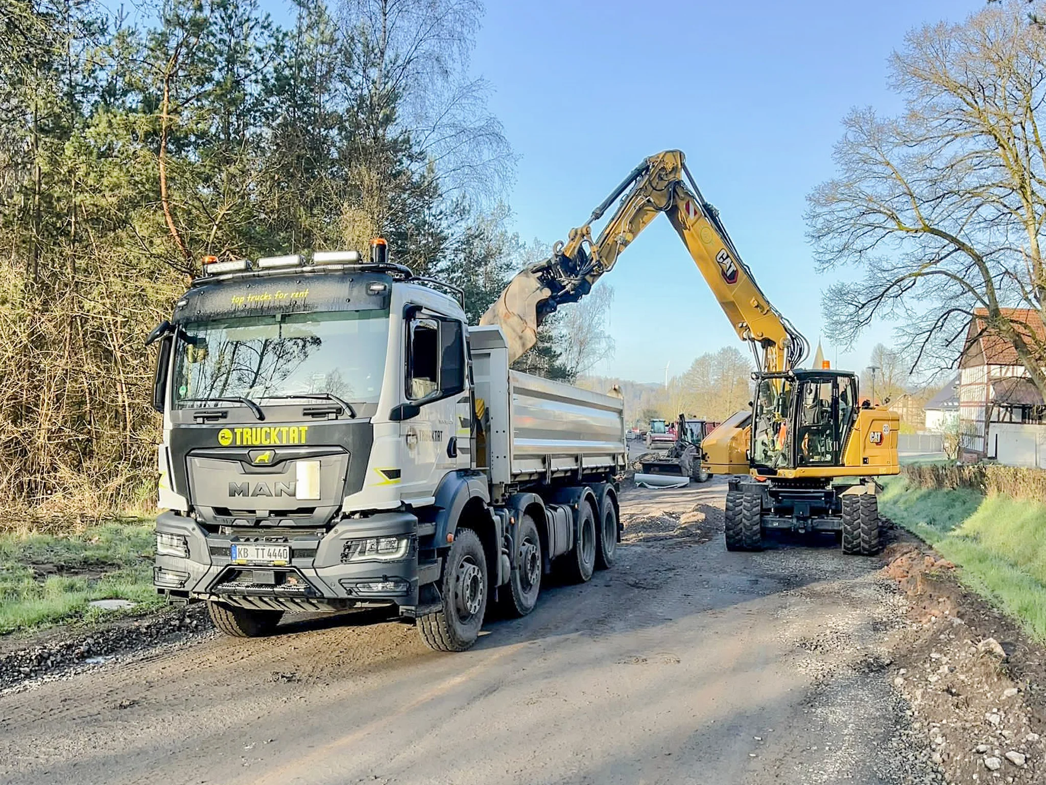 Effiziente Baustellentransporte mit dem leistungsstarken MAN TGS 35.470 8x4 Dreiseitenkipper